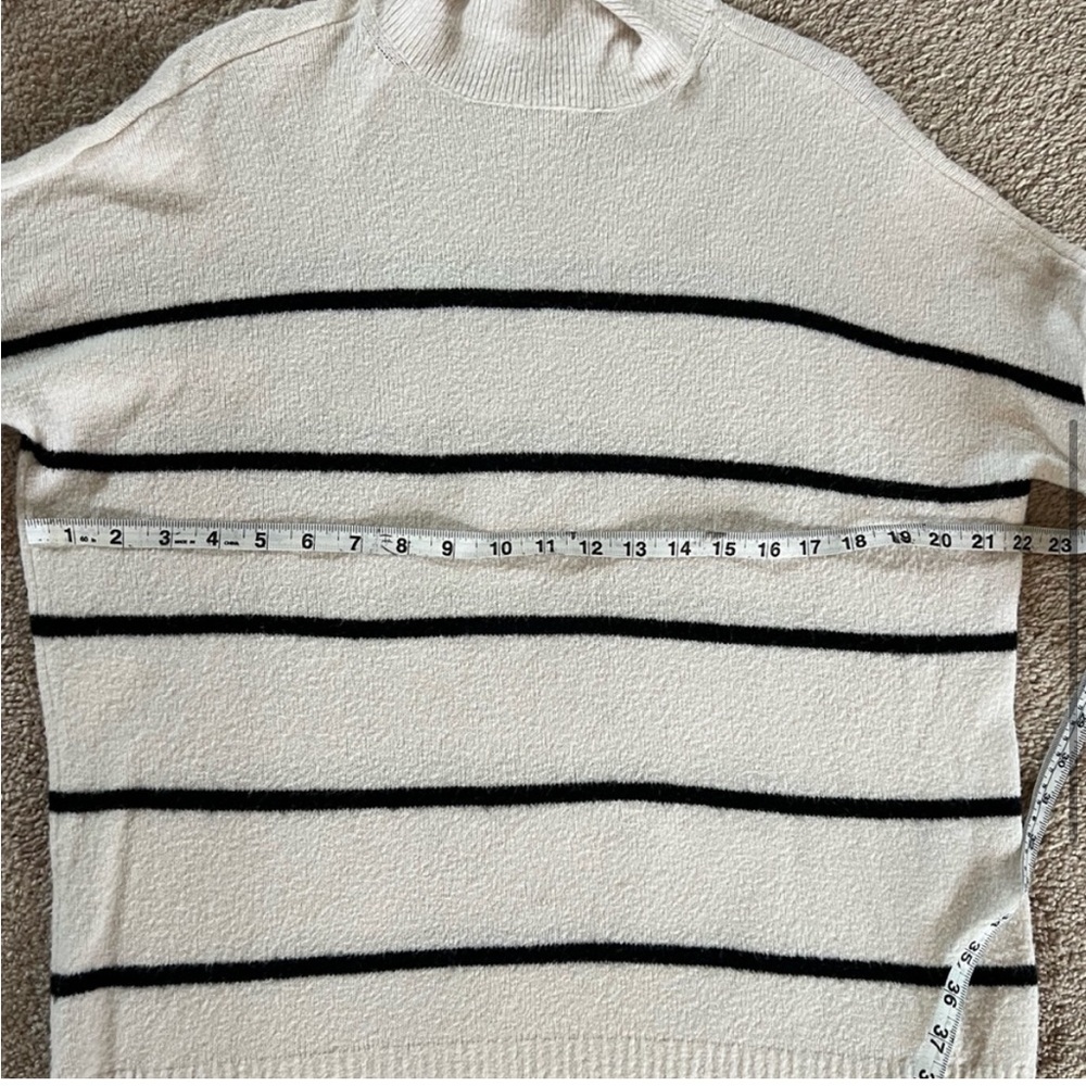Abercrombie & Fitch Sweater - Picture 4 of 5